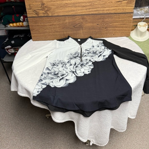 Floral Black and White Long Sleeve Top size small silver zipper front - Picture 4 of 10